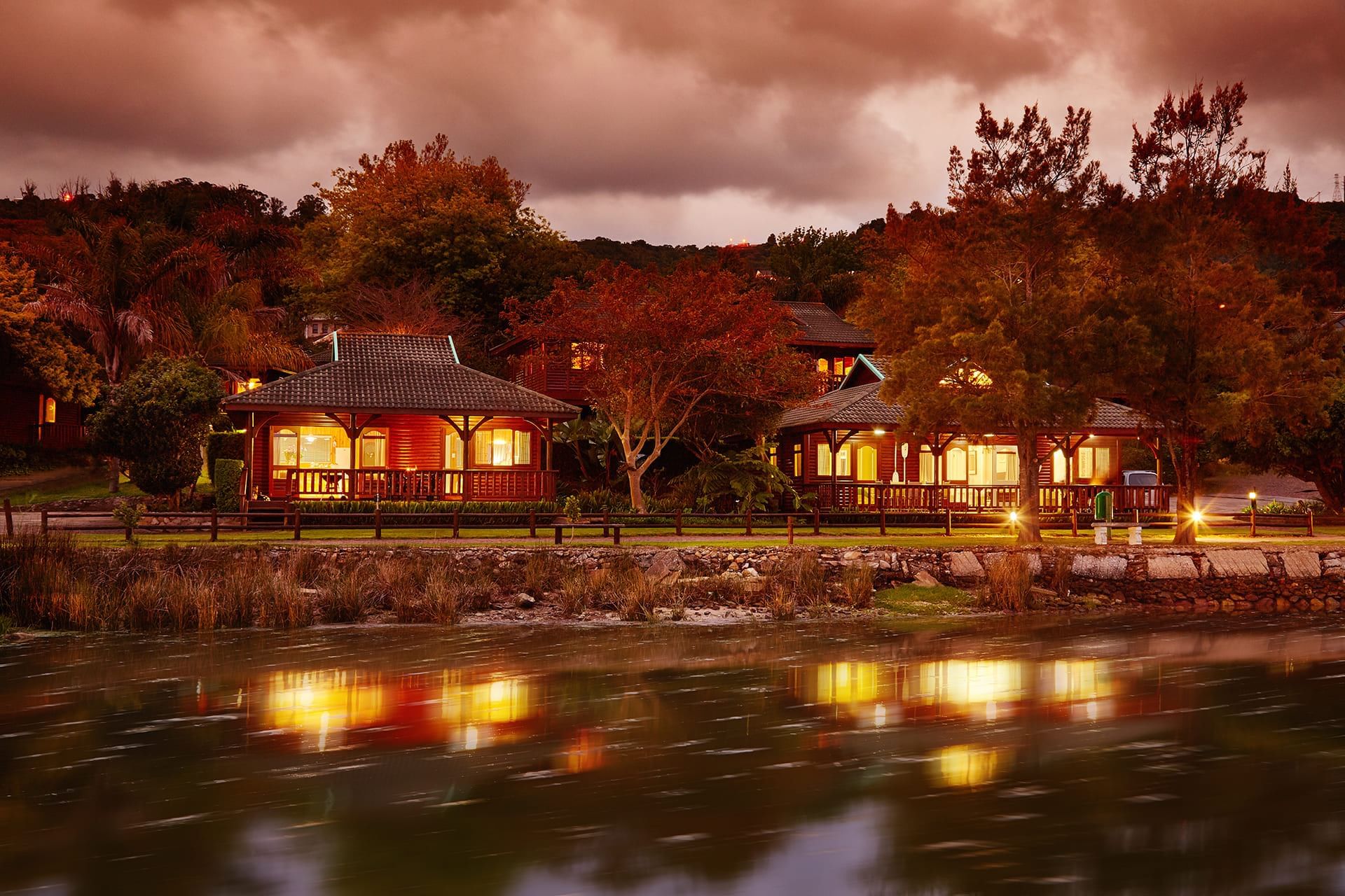 Exterior view of two Chalets at Knysna River Club by the lake