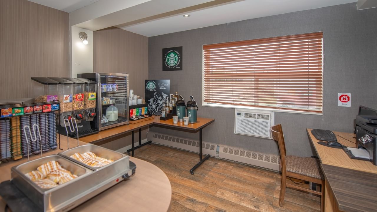 A room with a breakfast bar