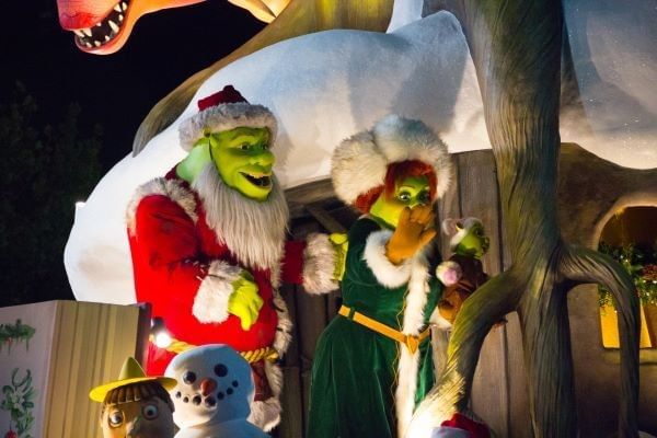 Shrek and Fiona at Universal's Holiday Parade featuring Macy's.