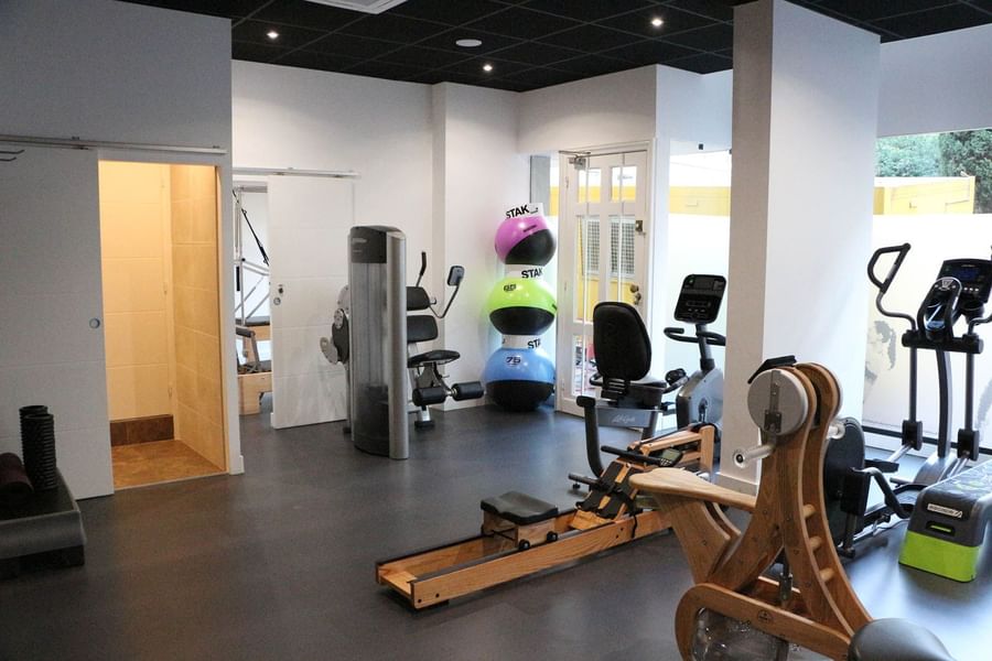 Vue intérieure du centre de remise en forme entièrement équipé du Splendid Hotel & Spa Nice
