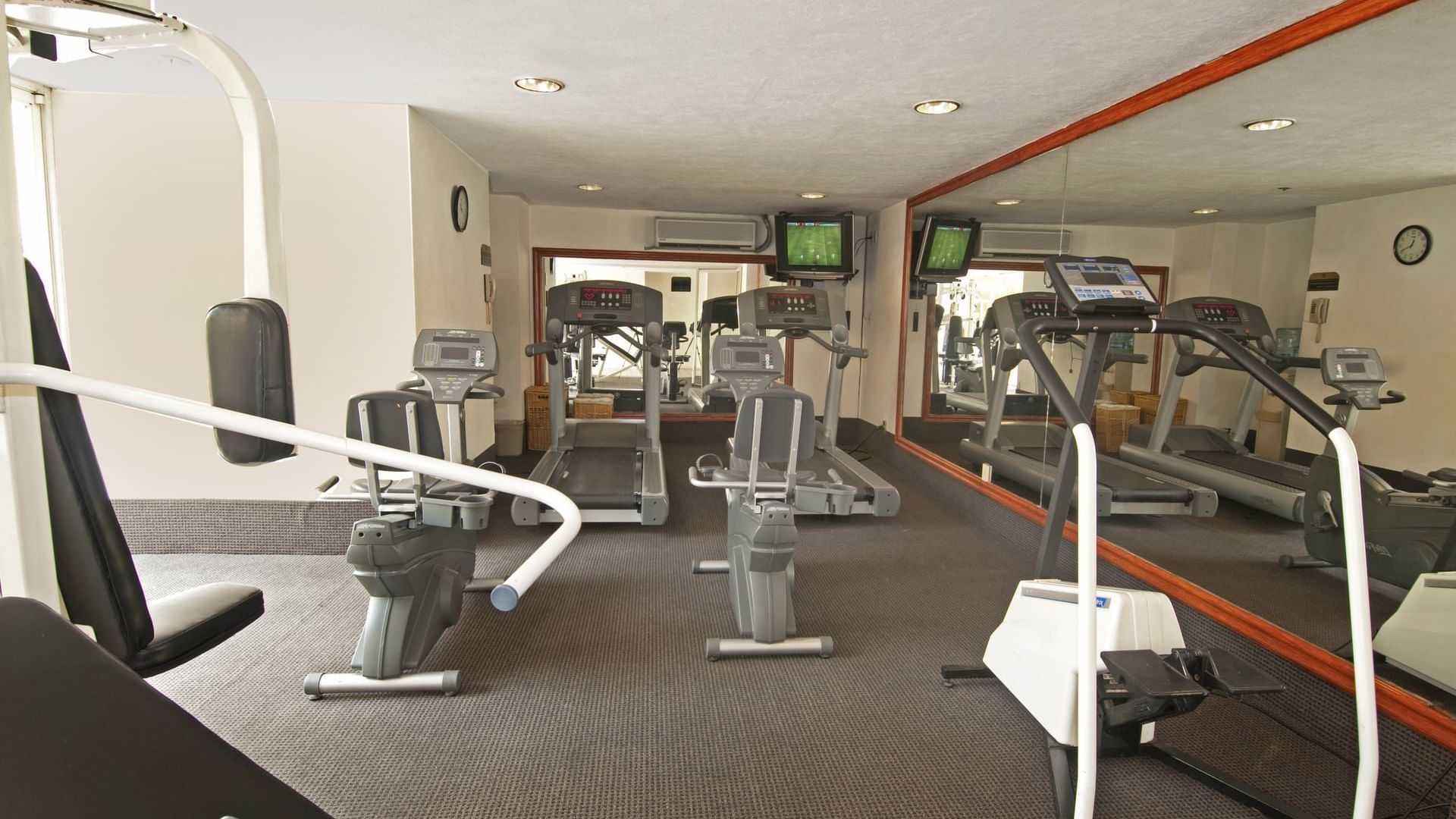 Gym area with equipments at Fiesta Inn Toluca Tollocan