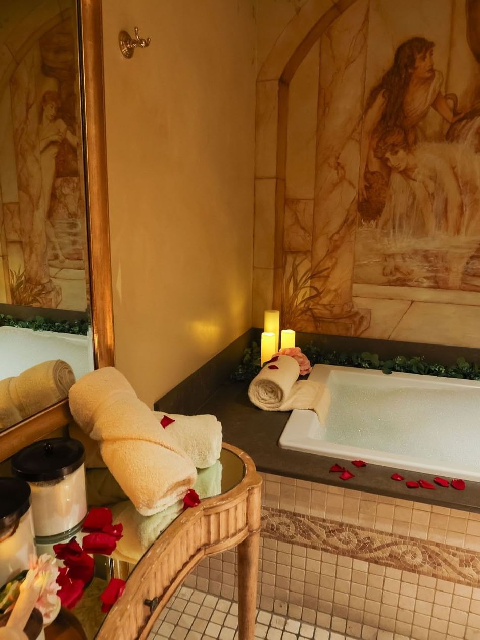 Kellys Spa Bath with candles 