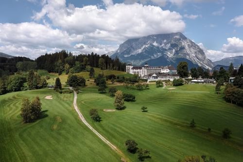 Drohnenaufnahme vom IMLAUER Hotel Schloss Pichlarn