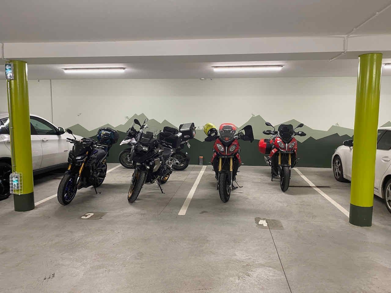 auto moto garage souterrain hôtel
