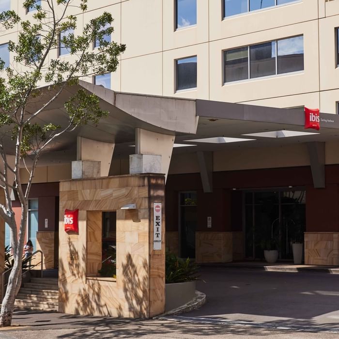 ibis Darling Harbour street entrance