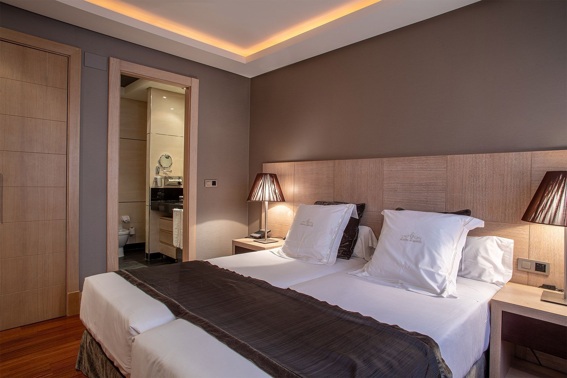 Studio Bedroom area at Washington Parquesol Hotel