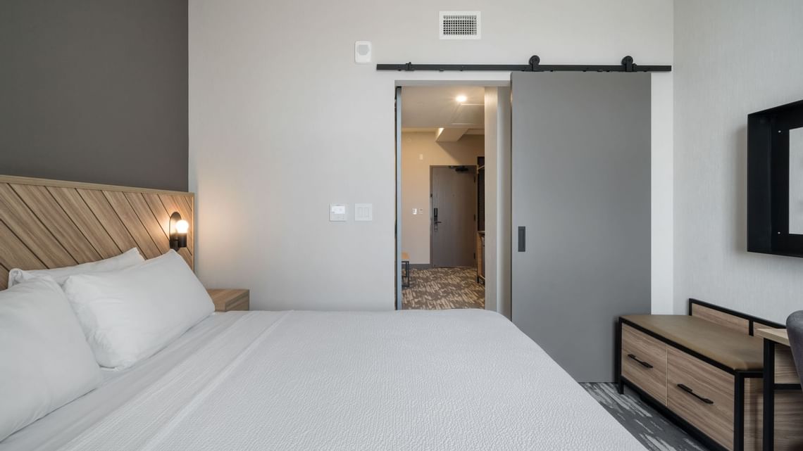 Signature King Suite + Sofa Bed Sandman Signature Fort Worth Downtown