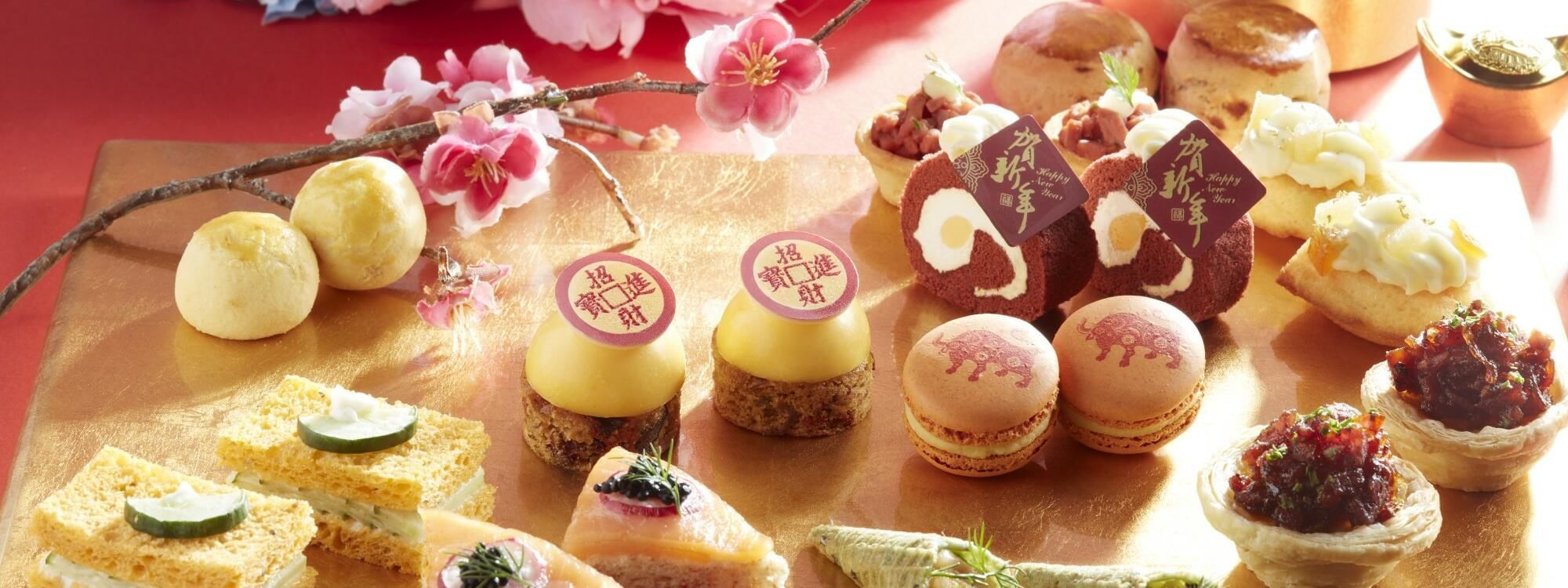 Cakes of the evening tea platter served at Fullerton Singapore