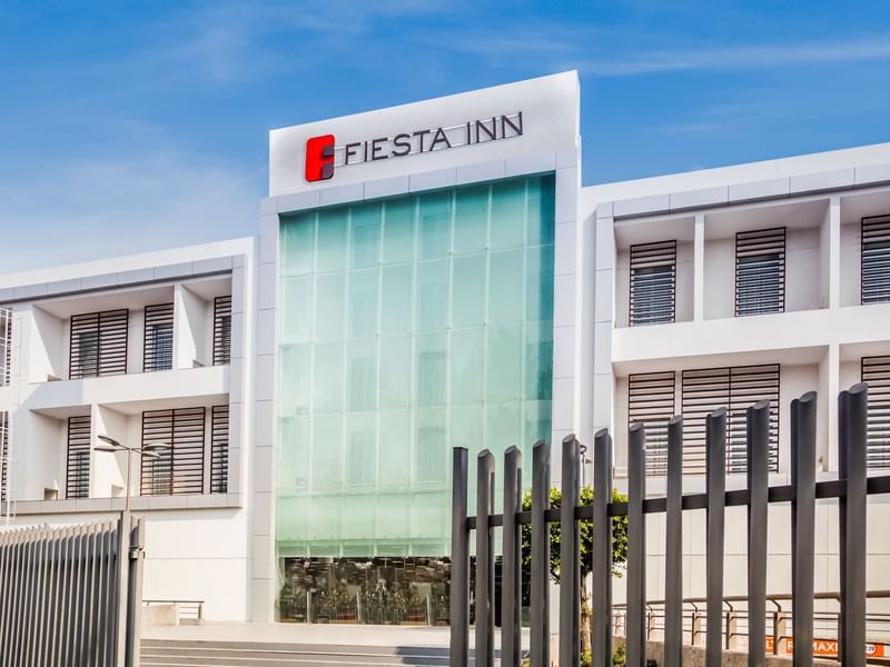 Front view & entrance sign of FI Plaza Central Aeropuerto