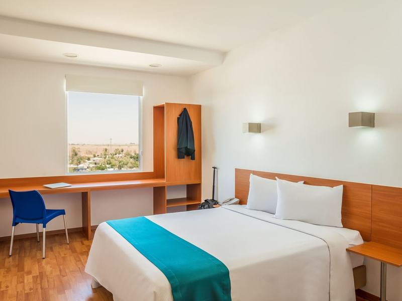 Interior de una habitación Queen en One Hotels