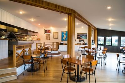 Interior view of Richardson's Bistro at Freycinet Lodge