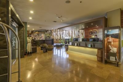 Lobby area & front desk at Diez Hotel Categoría