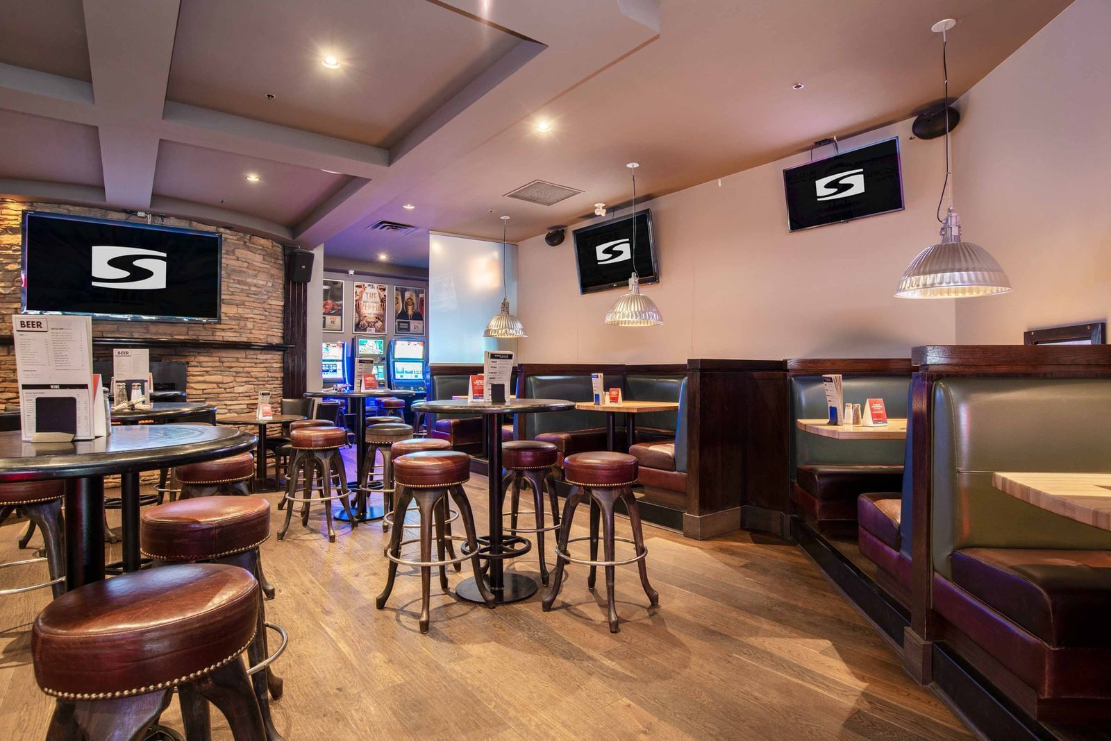 Shark Club Sports Bar & Grill | Sandman Hotel Saskatoon