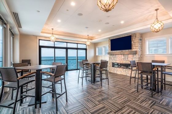 Dining & lounge area in Nantucket Sound Room at Pelham at Main