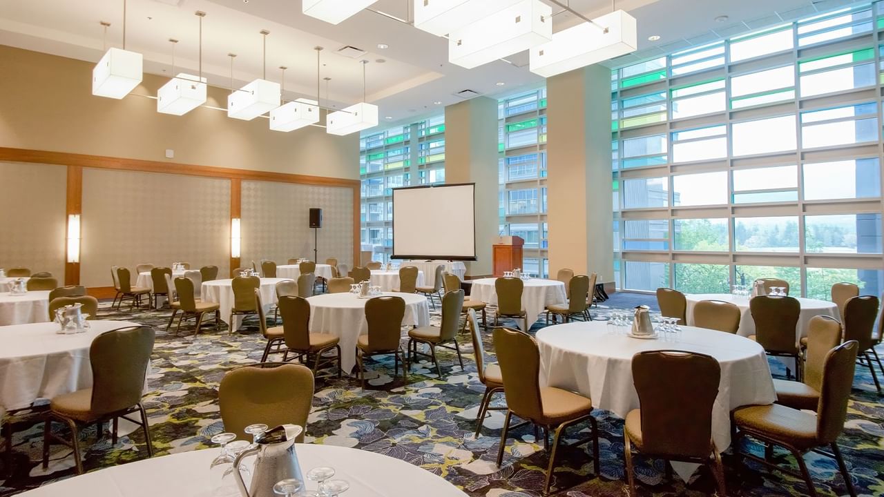 Meeting room with chairs, tables and projector