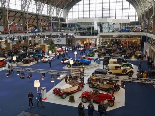 Vue intérieure d'Autoworld près de l'Hôtel Brussels