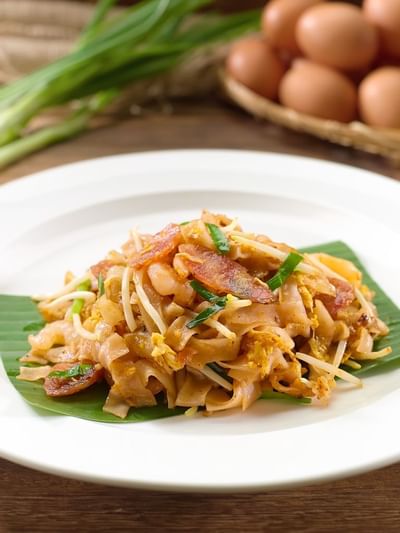 Char kway teow served in White Rose Café at York Hotel Singapore