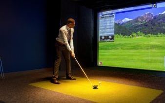 Collage du guide ultime pour un week-end de mariage mettant en vedette les mariés à l'hôtel X Toronto