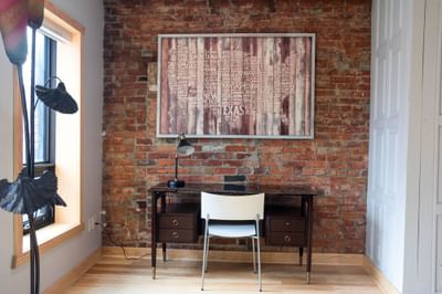 retro suites executive residence desk and chair workspace
