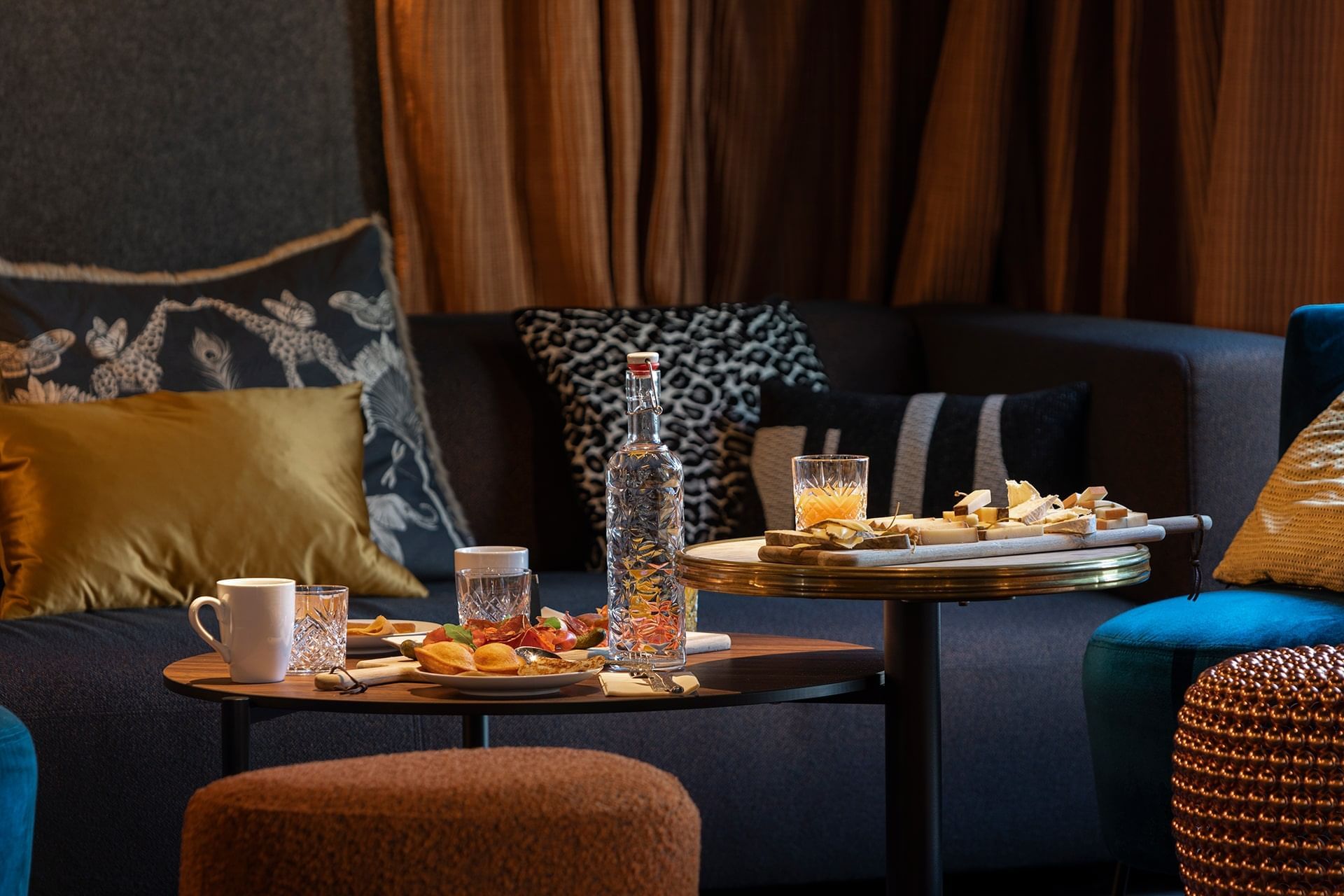 Cocktails, snacks servis au restaurant, Oceania Le Conti Brest