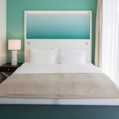 Bed in Barefoot Suite Deluxe sea view at Falkensteiner Hotels