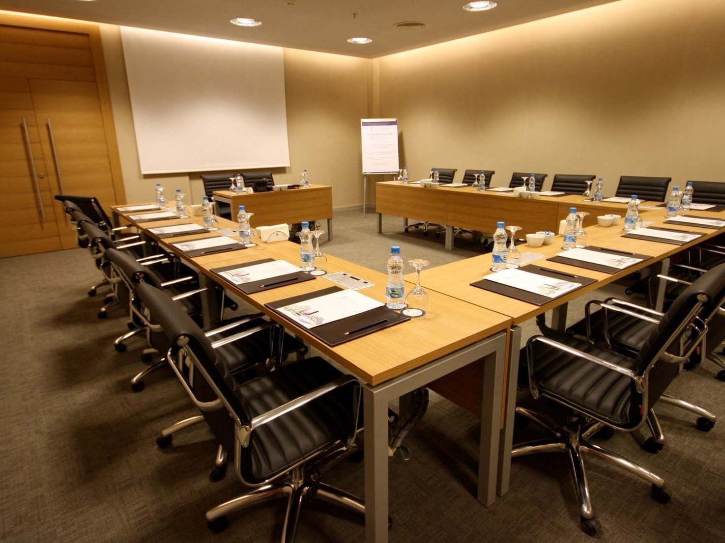 Modern interior of Meeting Room 1 with U-shape table setup at Titanic Anadolu Gebze