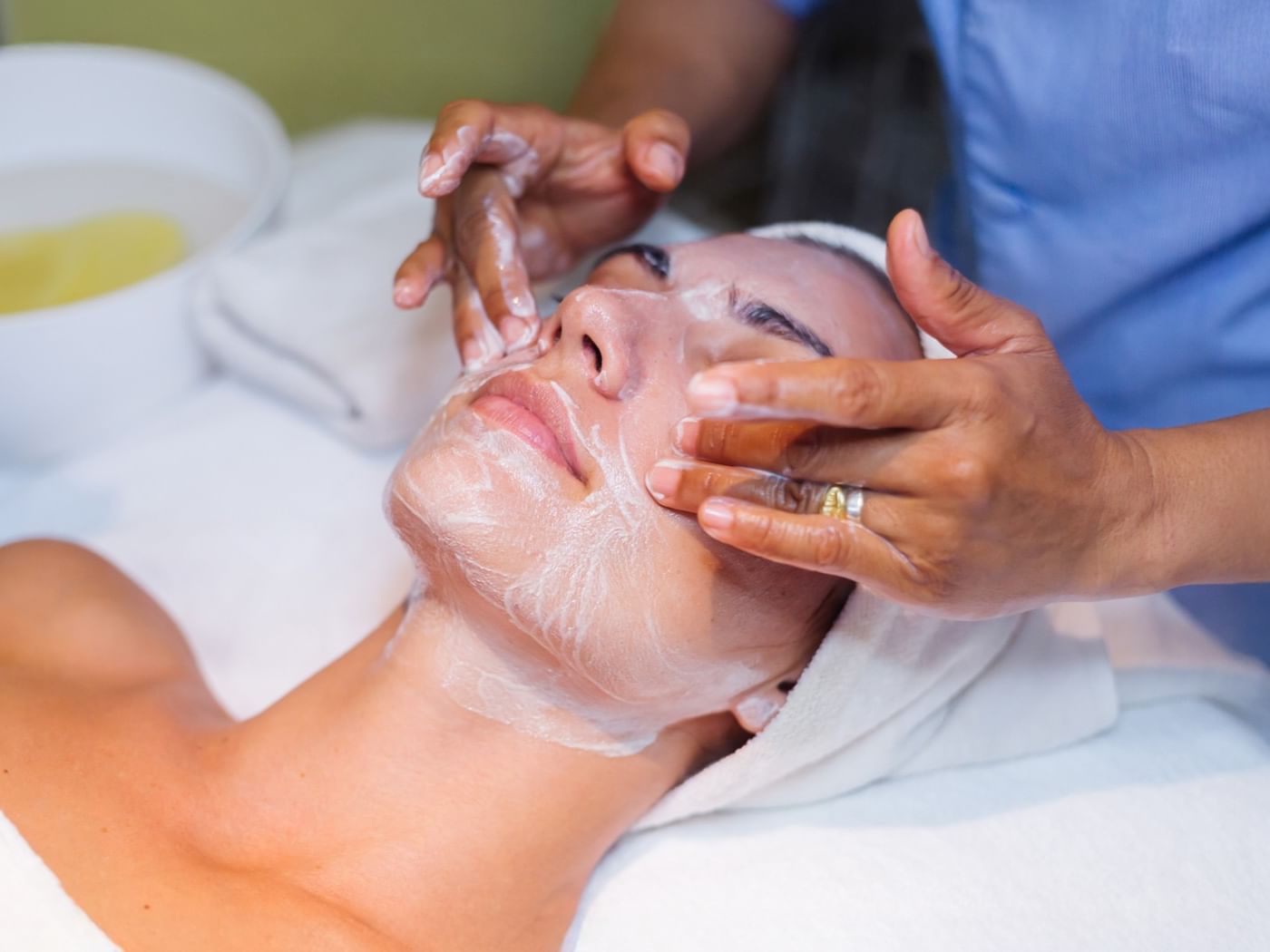 Time Rewind Spa Facial with Hand Scrub