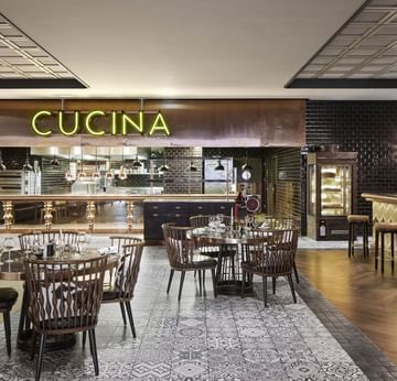 Dining area and bar counter in Pascarella Restaurant at Titanic Chaussee Berlin