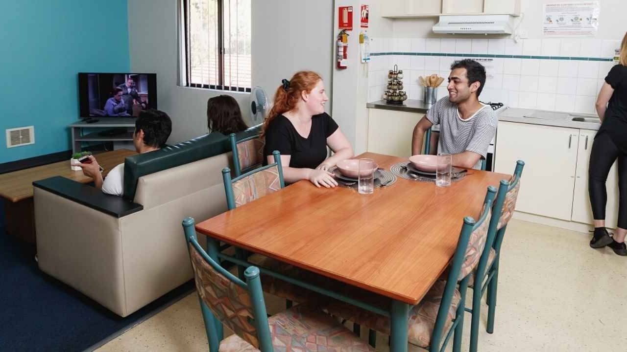 Erica Underwood_6 Bedroom Living