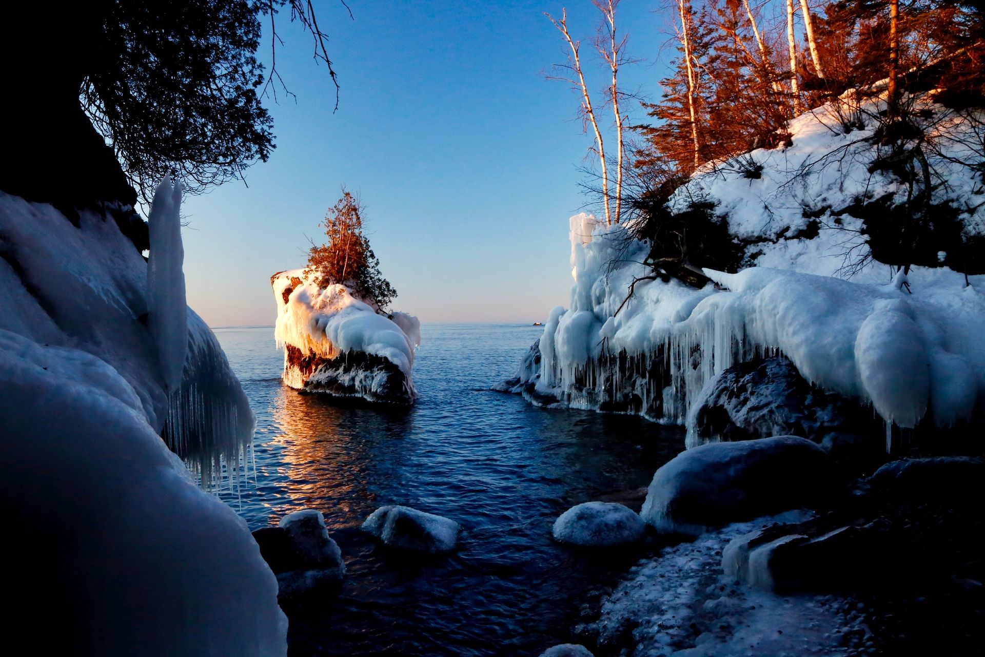 Snowy terrain at Bluefin Bay Family of Resorts in winter