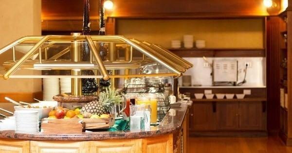 Buffet breakfast at Hotel Grand Chancellor Launceston