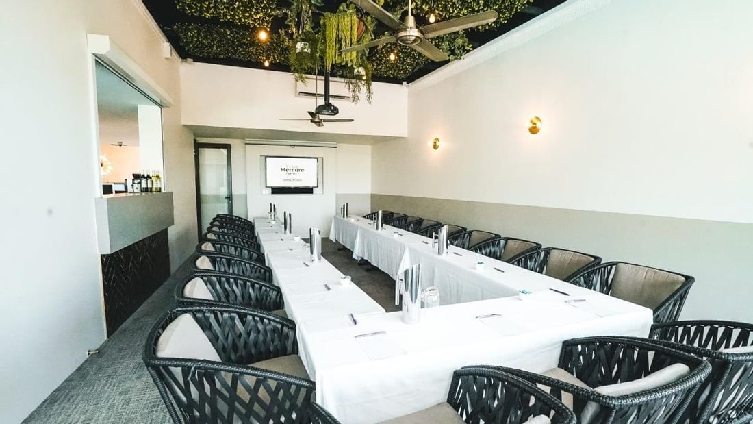 Seating area The Bar Conference Room at Mercure Charlestown