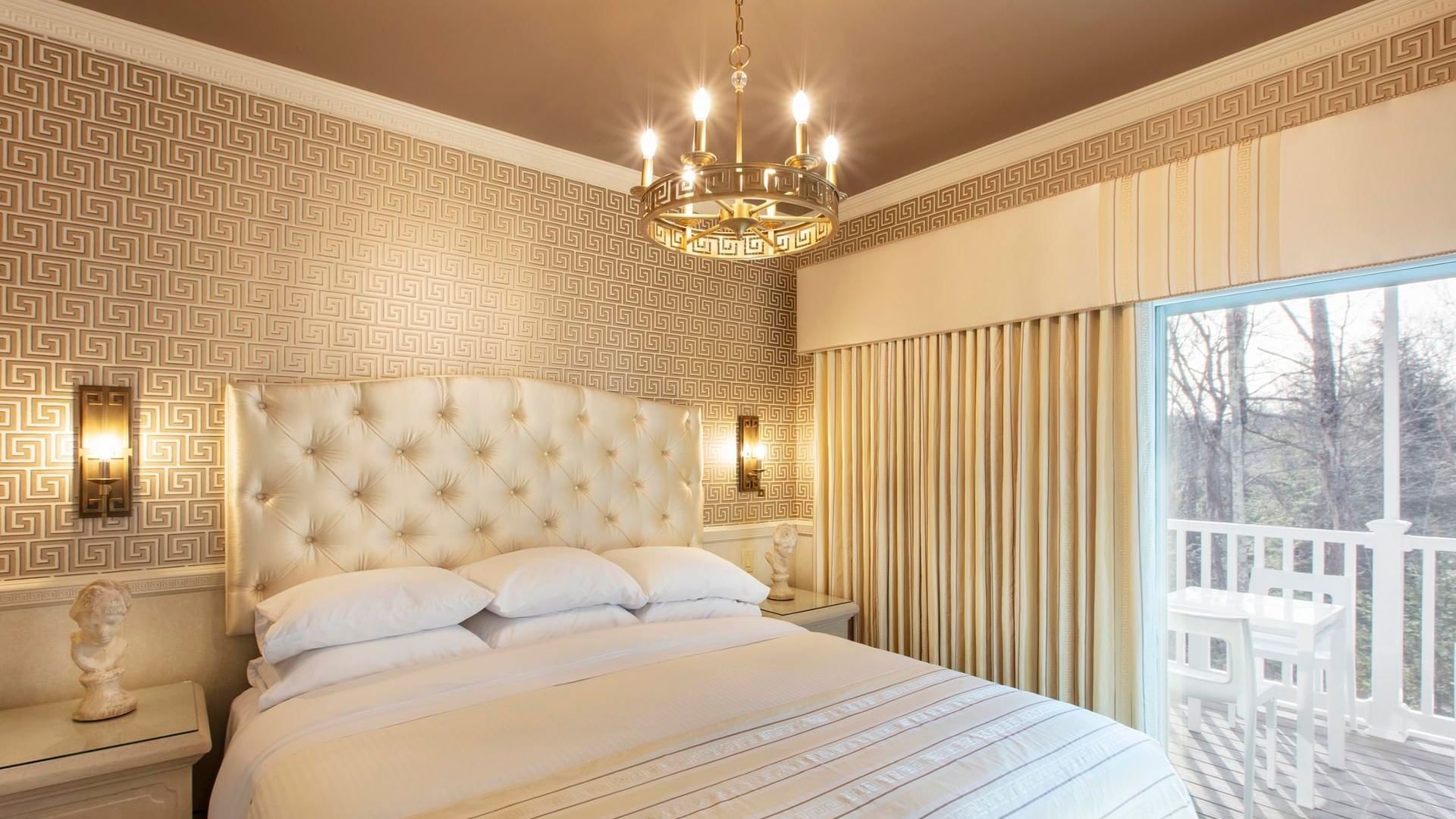 Terrazza of the Titans | Themed Room | The Roxbury, image size:1920x1080