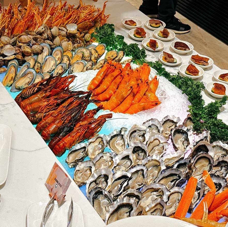 Close-up of a seafood platter displayed on ice at Imperial Lexis best Malaysian Restaurants Kuala Lumpur