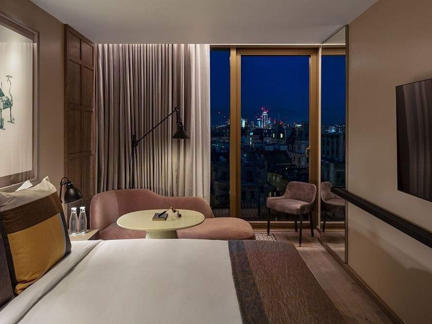 The Londoner Hotel - Deluxe King City View Room 