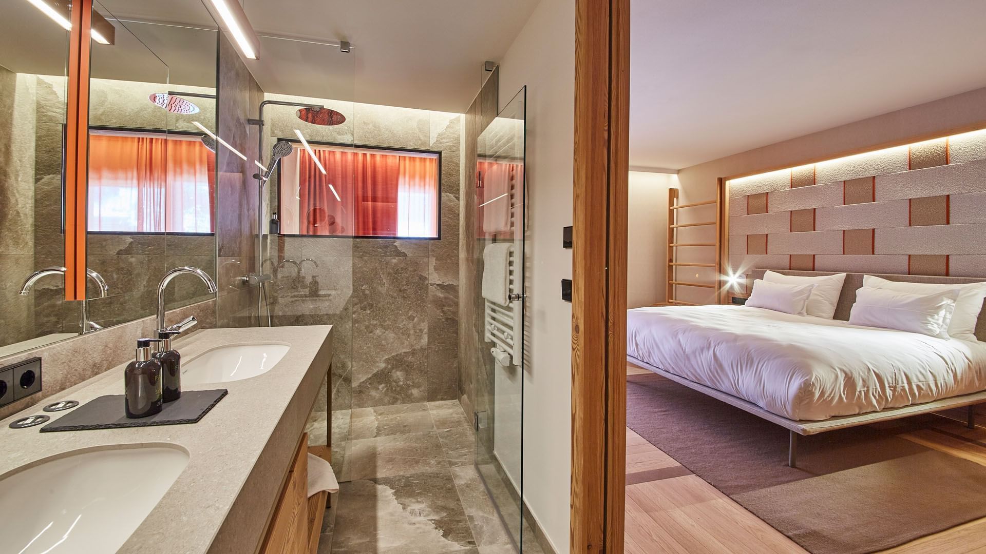 Grand Deluxe Double Room, Bathroom at Falkensteiner Hotels