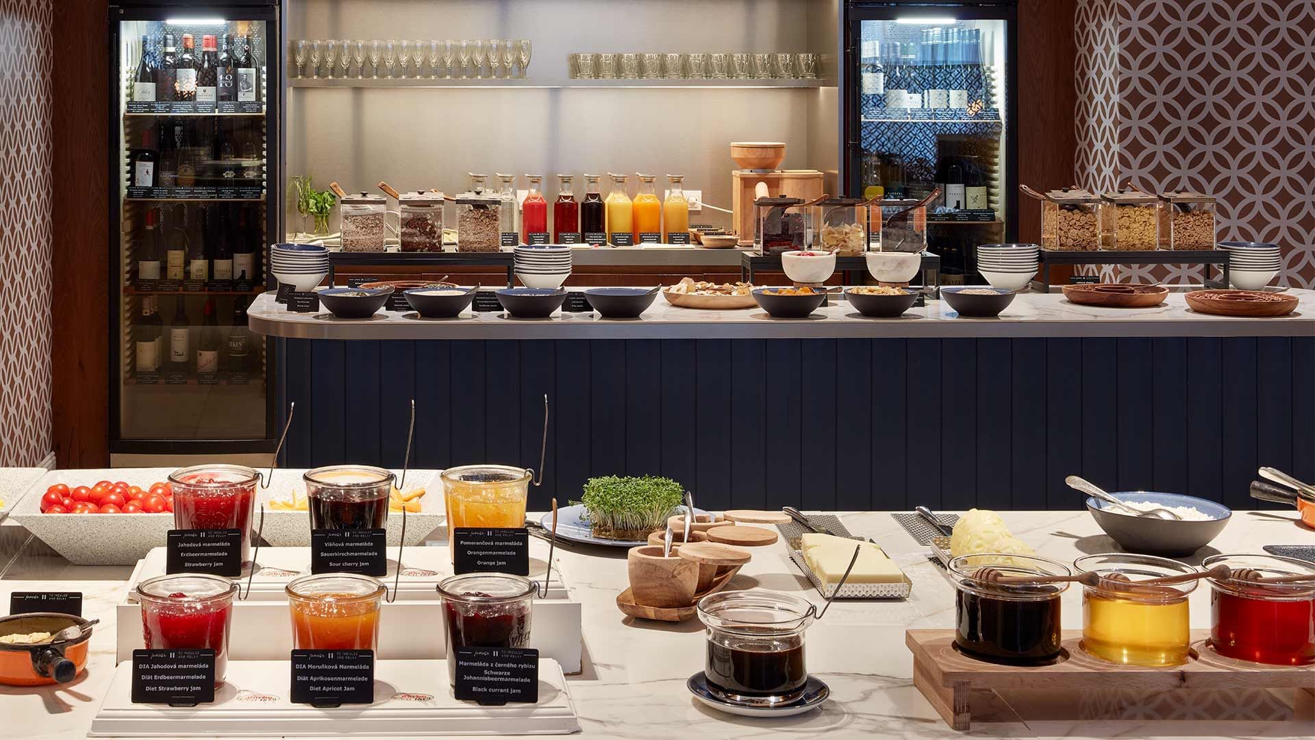【稀少】Fine Hotels,Resorts & Spas Directory Focus On Four Seasons Hotels & Resorts APAC
