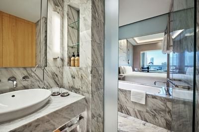Premier Room - Bathroom
