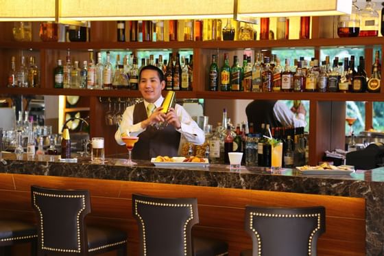 A bartender holding a shaker at Suquy Café & Bar at Hotel Sumaq