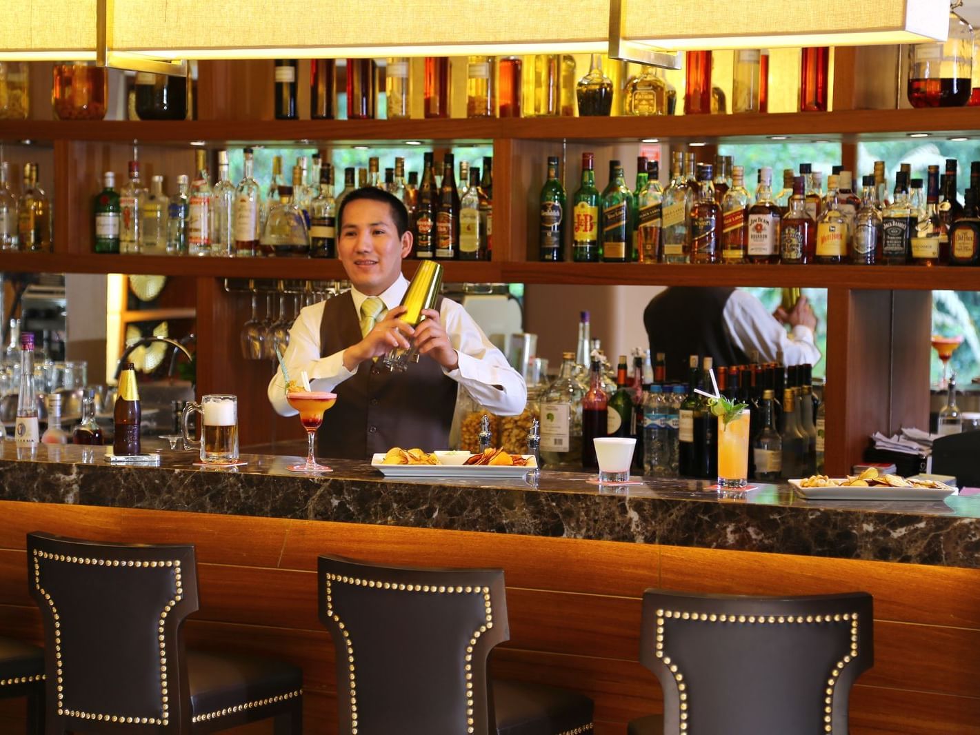 A bartender holding a shaker at Suquy Café & Bar at Hotel Sumaq