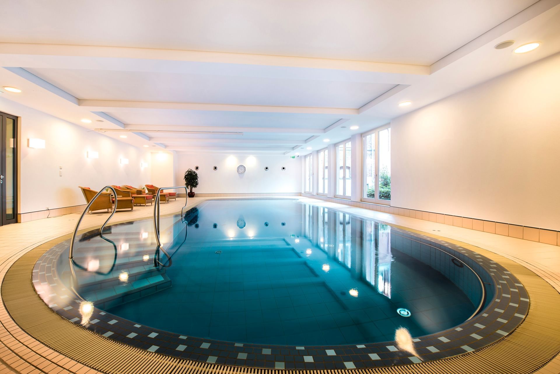 Gym with Swimming Pool in Bonn   Hotel Collegium Leoninum