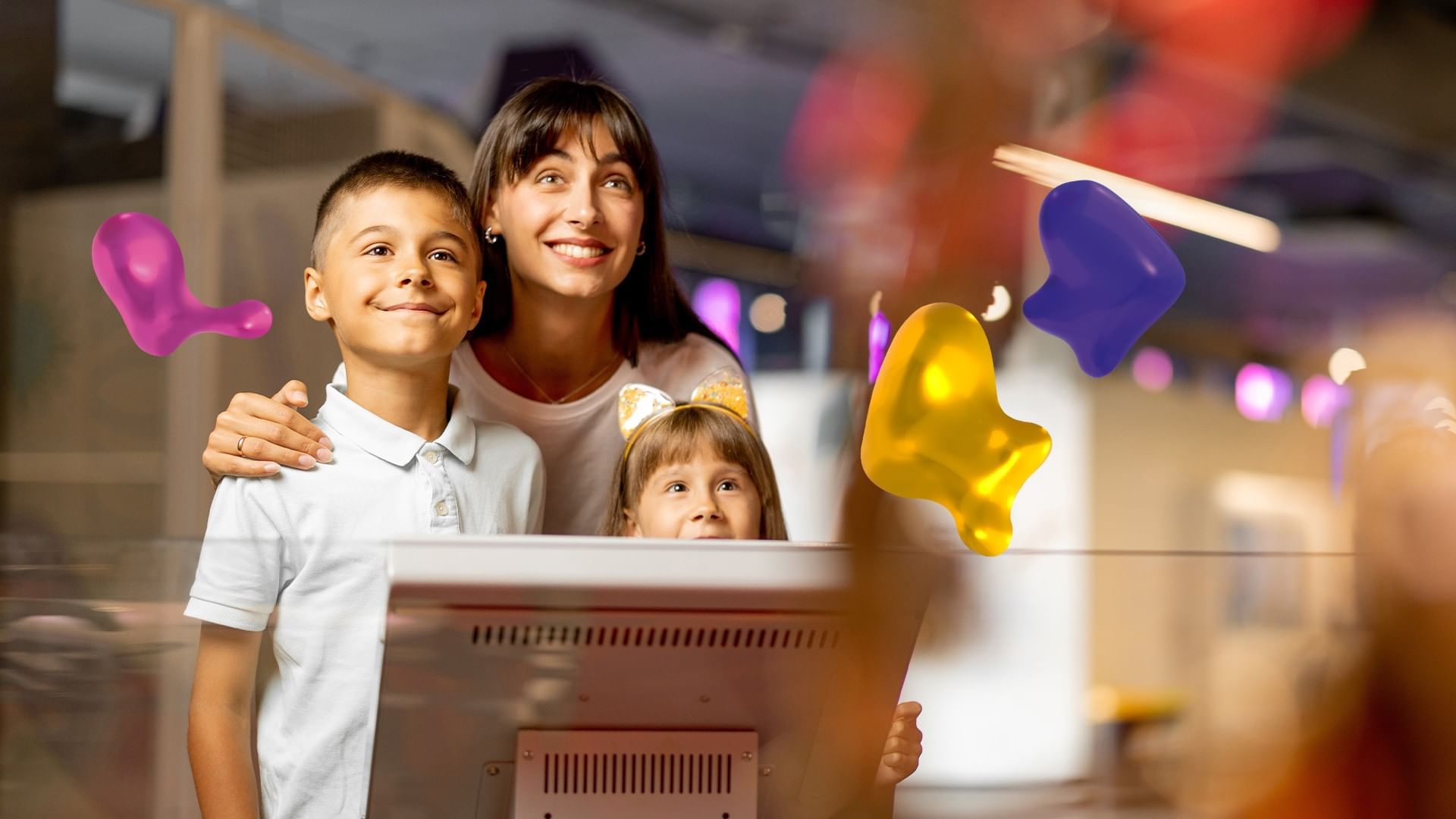 Family-friendly fun near Real Inn Celaya, showing a mother and children enjoying interactive activities