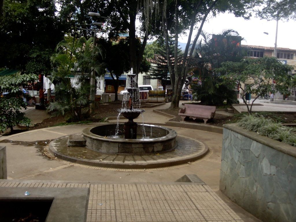 Park water fountain at Parque Lleras near Diez Hotel Categoría