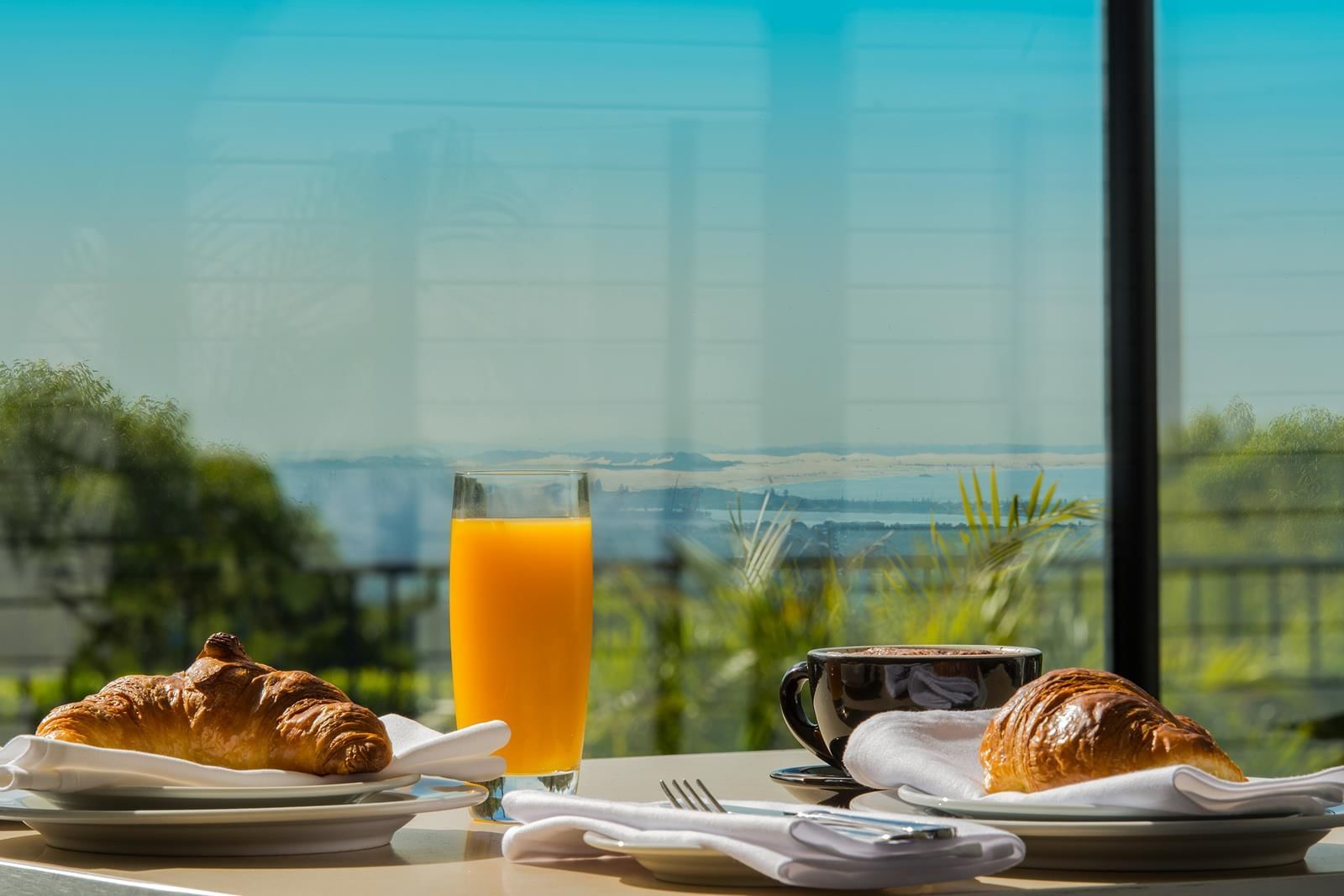 Dining area with landscape views at Mercure Charlestown