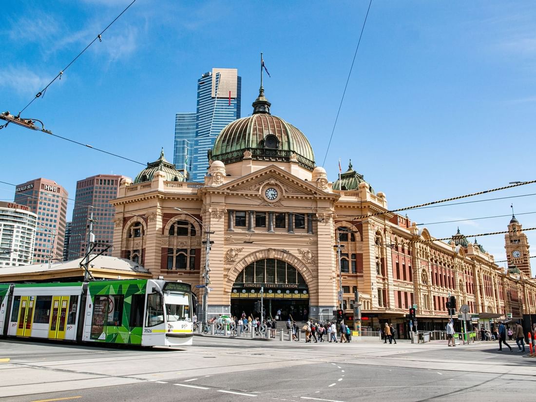 FLINDERS STREET STATION | Sebel Quay West Suites Melbourne