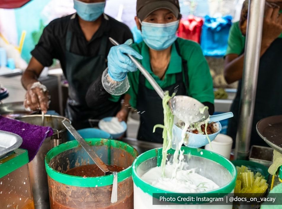 the staff at Penang Road Famous Teochew Chendul was preparing cendol for the customers