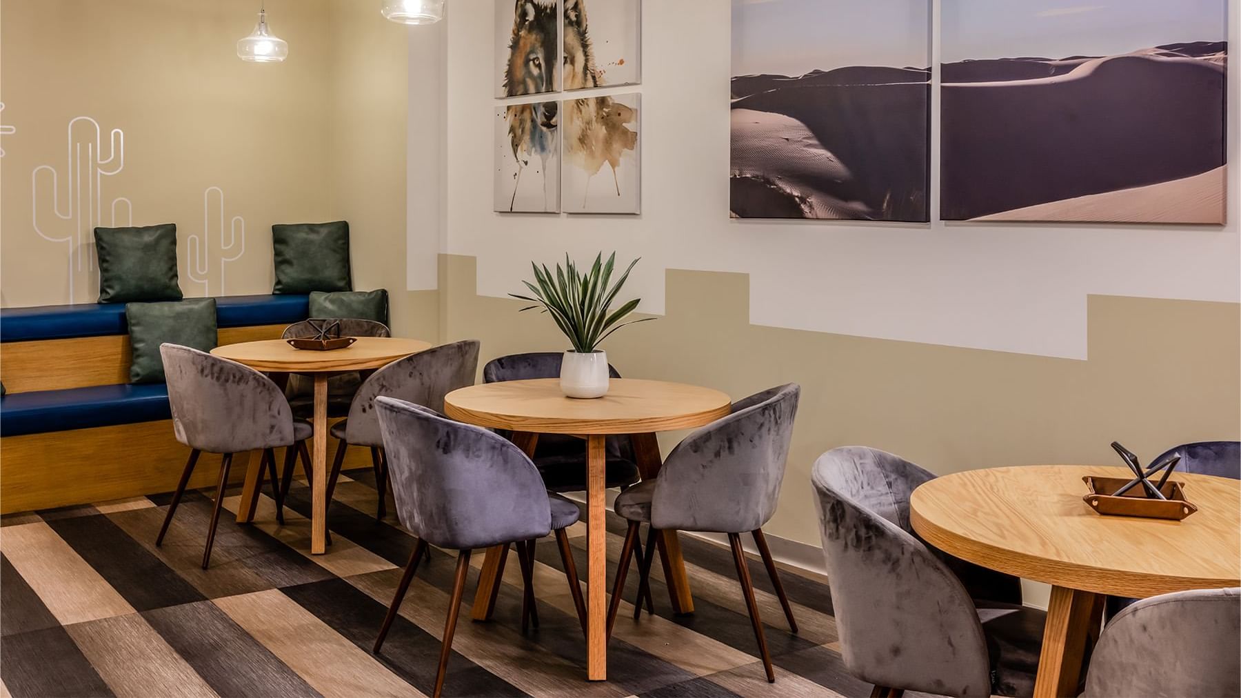 Lounge & dining area at Gamma Ciudad Juarez