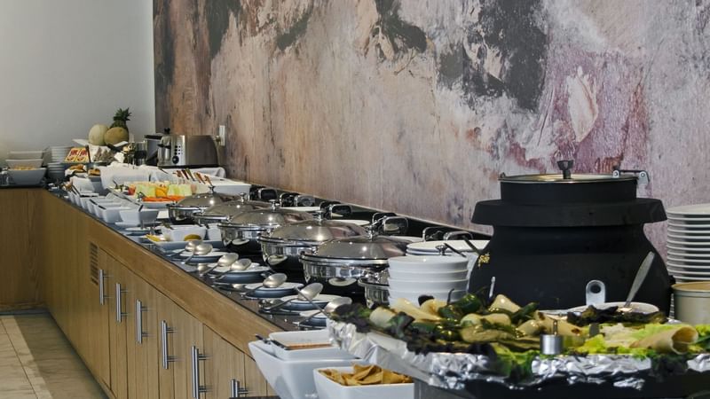 Buffets were arranged in a restaurant at Fiesta Inn León