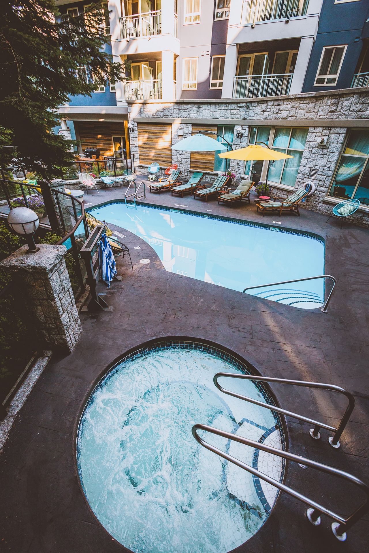 Outdoor Pool Hot Tub Summit Lodge Boutique Hotel Amenities