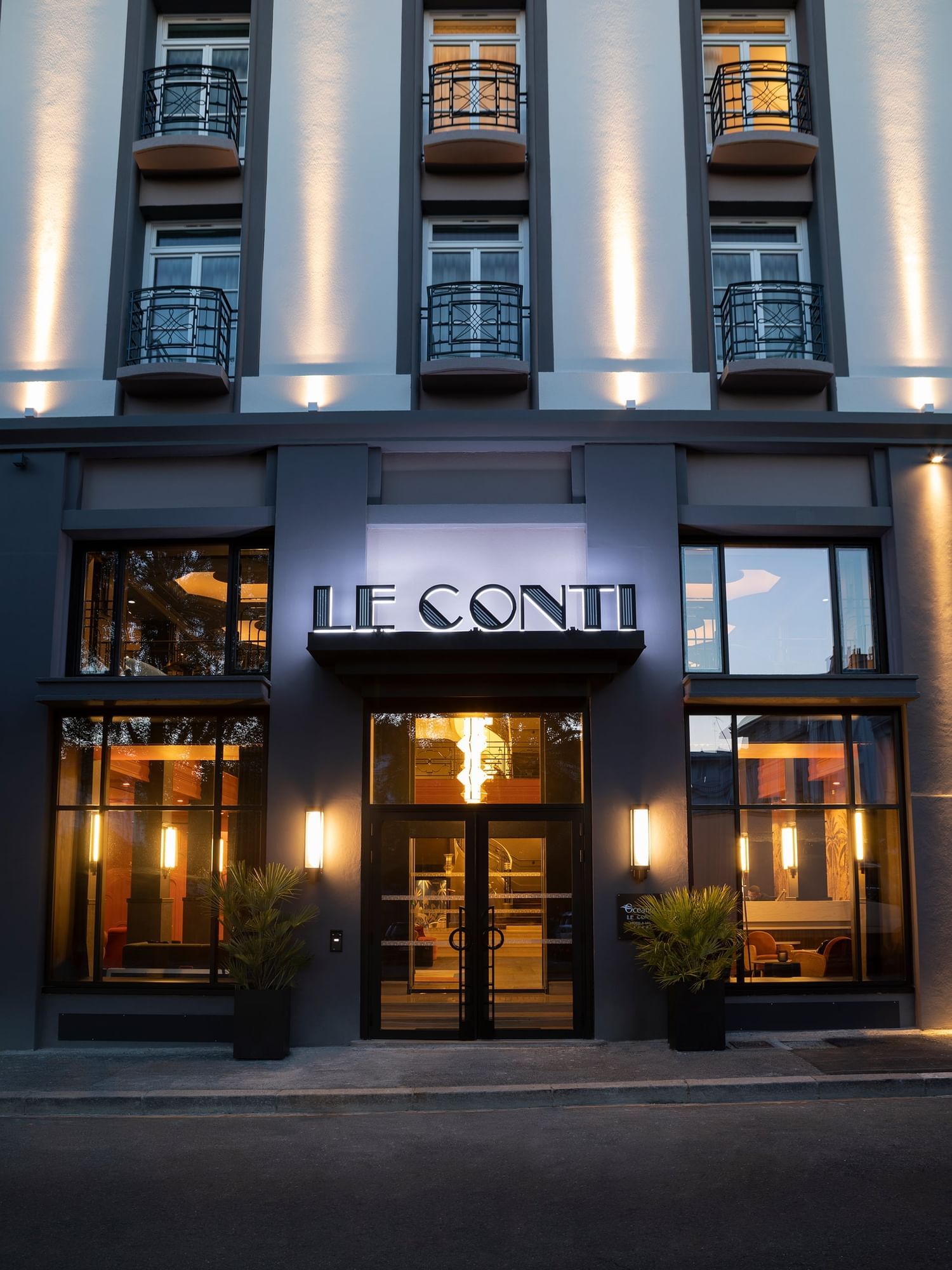 Extérieur de l'Oceania Le Conti Brest